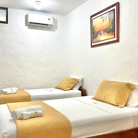 Hostal Suenos Silvestres プエルトアヨラ エクステリア 写真